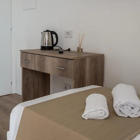 Alojamento de Acomodação e Pequeno-almoço Bellavista Kamarina 3*